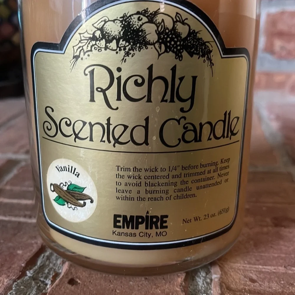 Empire Richly Scented Vanilla Jar Candle w/ Garden Themed Resin Topper